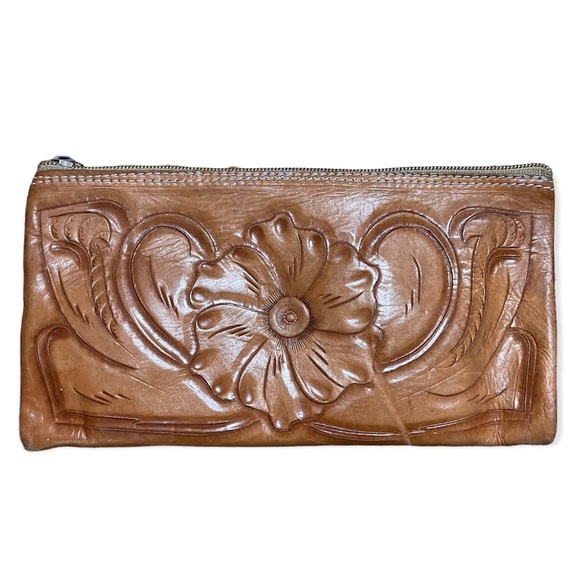 Vintage Tooled Poppy Clutch Purse - Picture 2 of 16